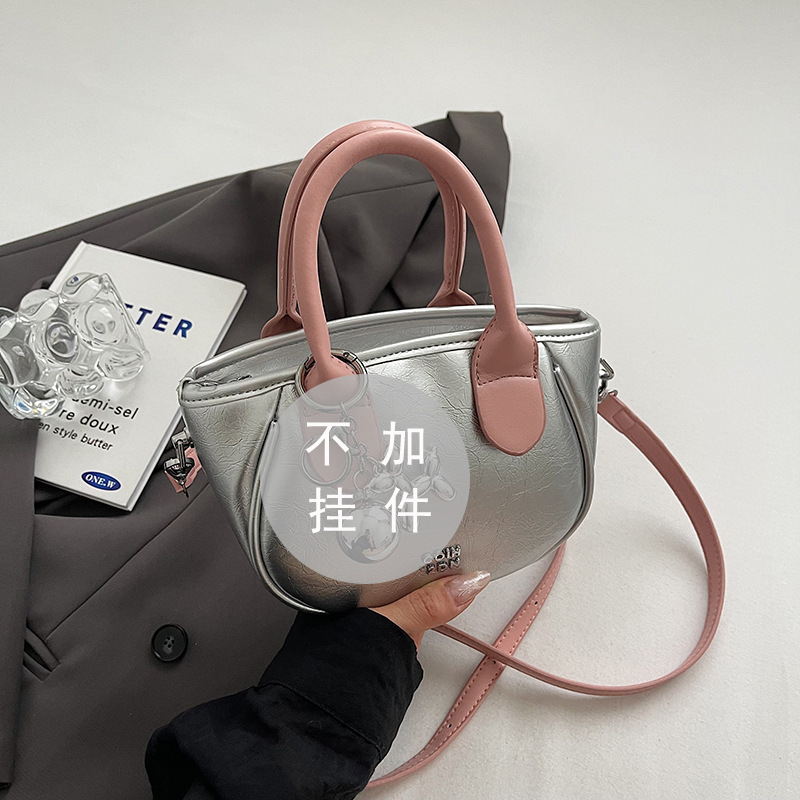 Alta sensación de contraste bolsos pequeños para mujeres 2024 nuevo verano popular bolsa de mensajero versátil Super Fire bolsa de cubo de mano