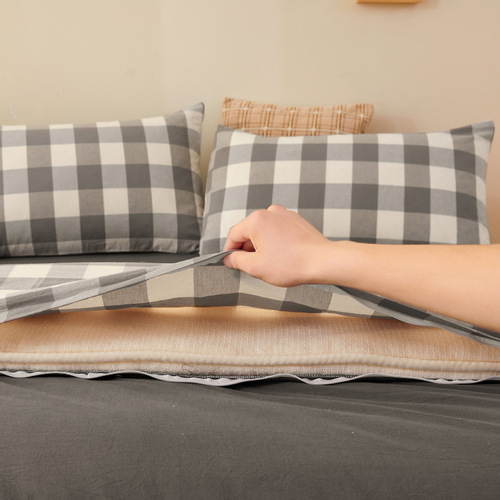 Wholesale Class A maternity-grade Xinjiang all-cotton autumn/winter quilt for student dorms, thick, machine-washable pure cotton quilt core