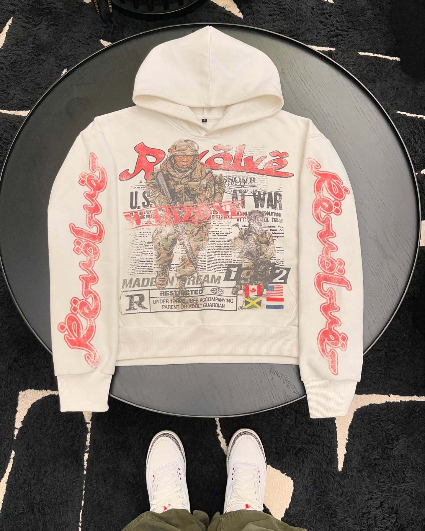 ​Y2K Streetwear Hoodie – 450G Oversized Graffiti Print Unisex Pullover With 3D Effect​_viptrois.com