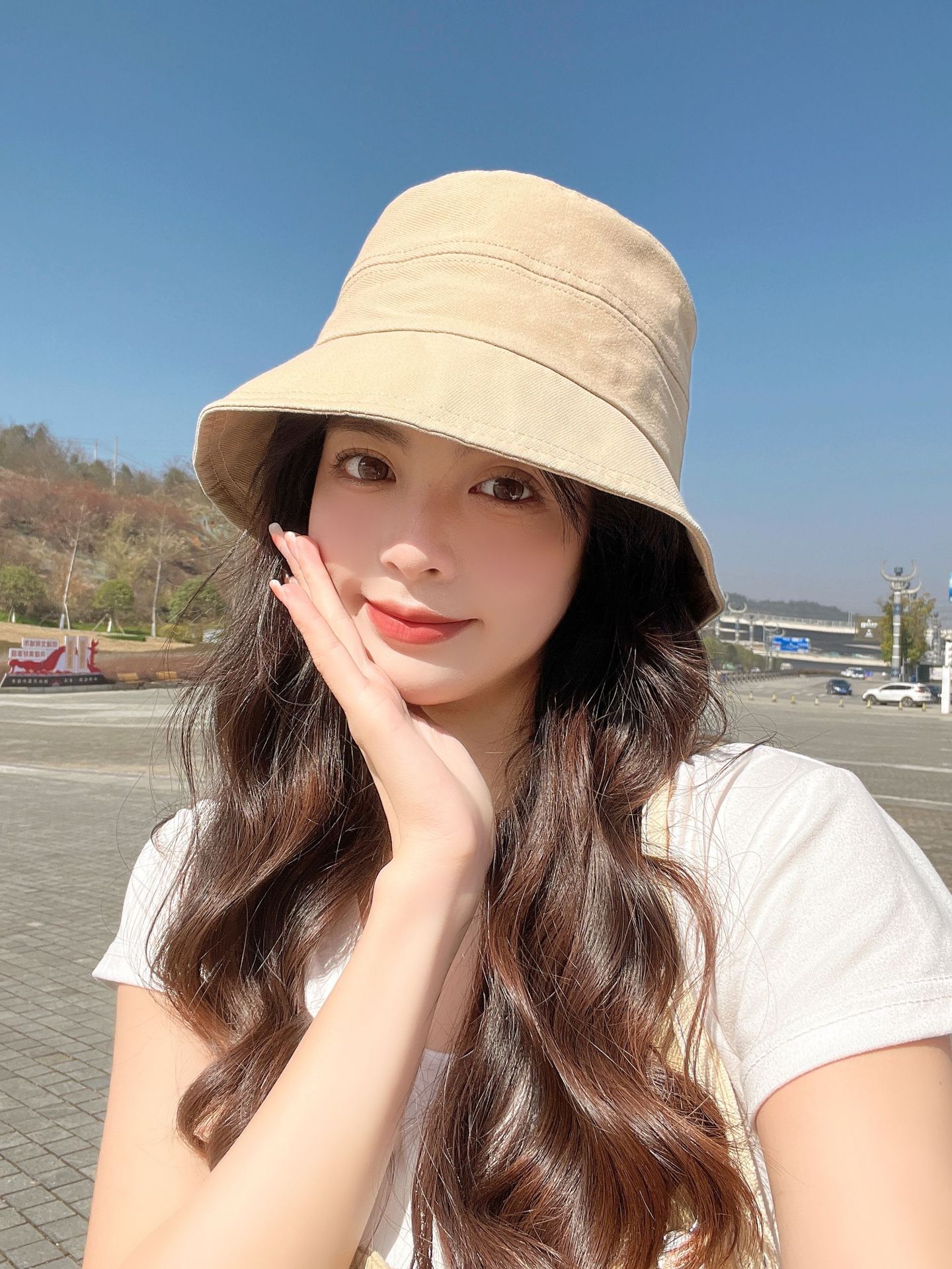 Summer New Fashion Bucket Female Double-sided Foldable Outdoor Solid Color Sun Hat display picture 3