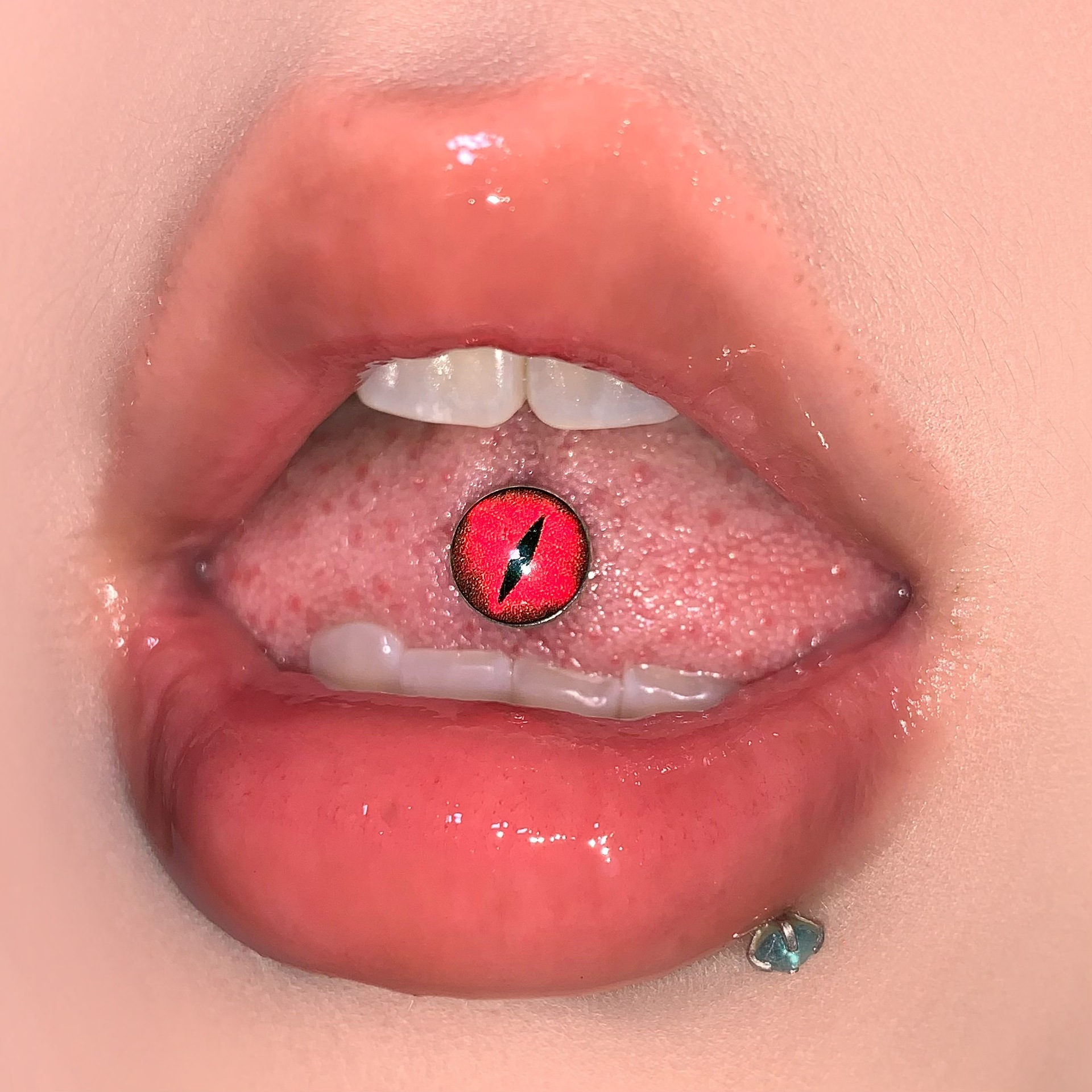 Pointed titanium steel lip stud product view
