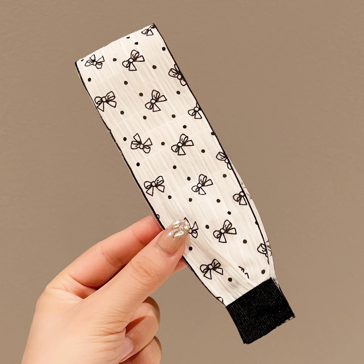 Fashionable headband with velcro, cute bangs