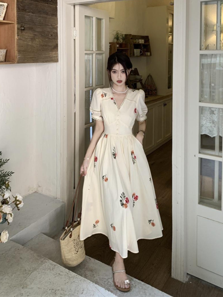 碎花连衣裙女大码胖mm法式温柔风茶歇复古夏季设计感收腰显瘦长裙