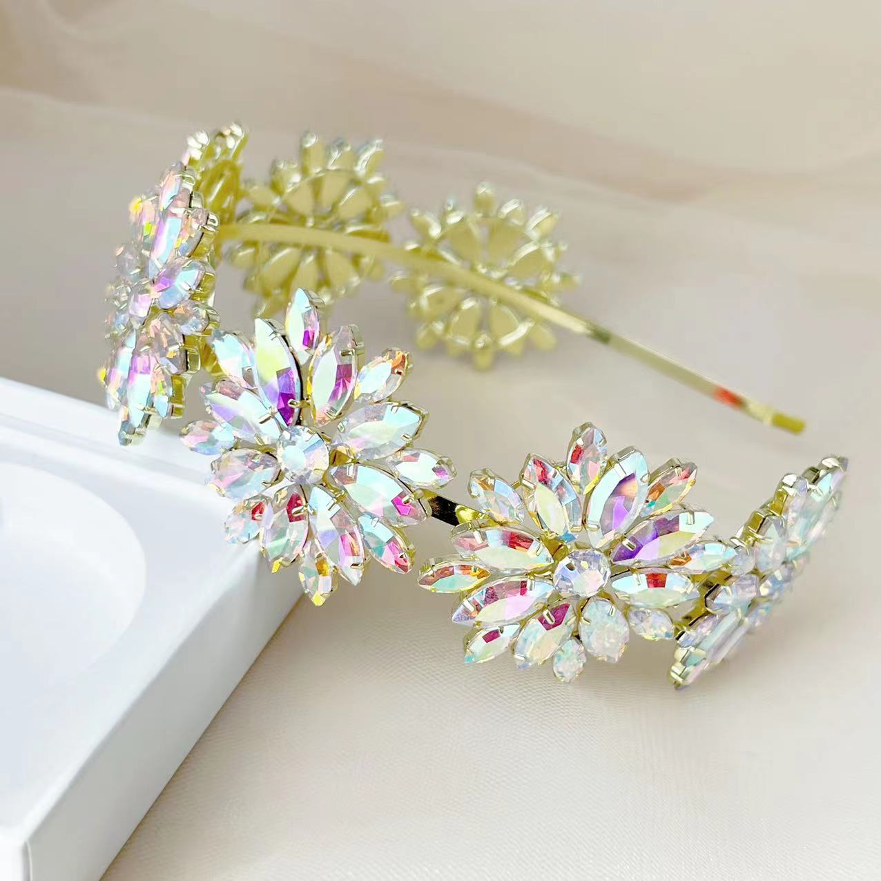 Retro Flower Metal Inlay Artificial Crystal Hair Band 1 Piece display picture 2
