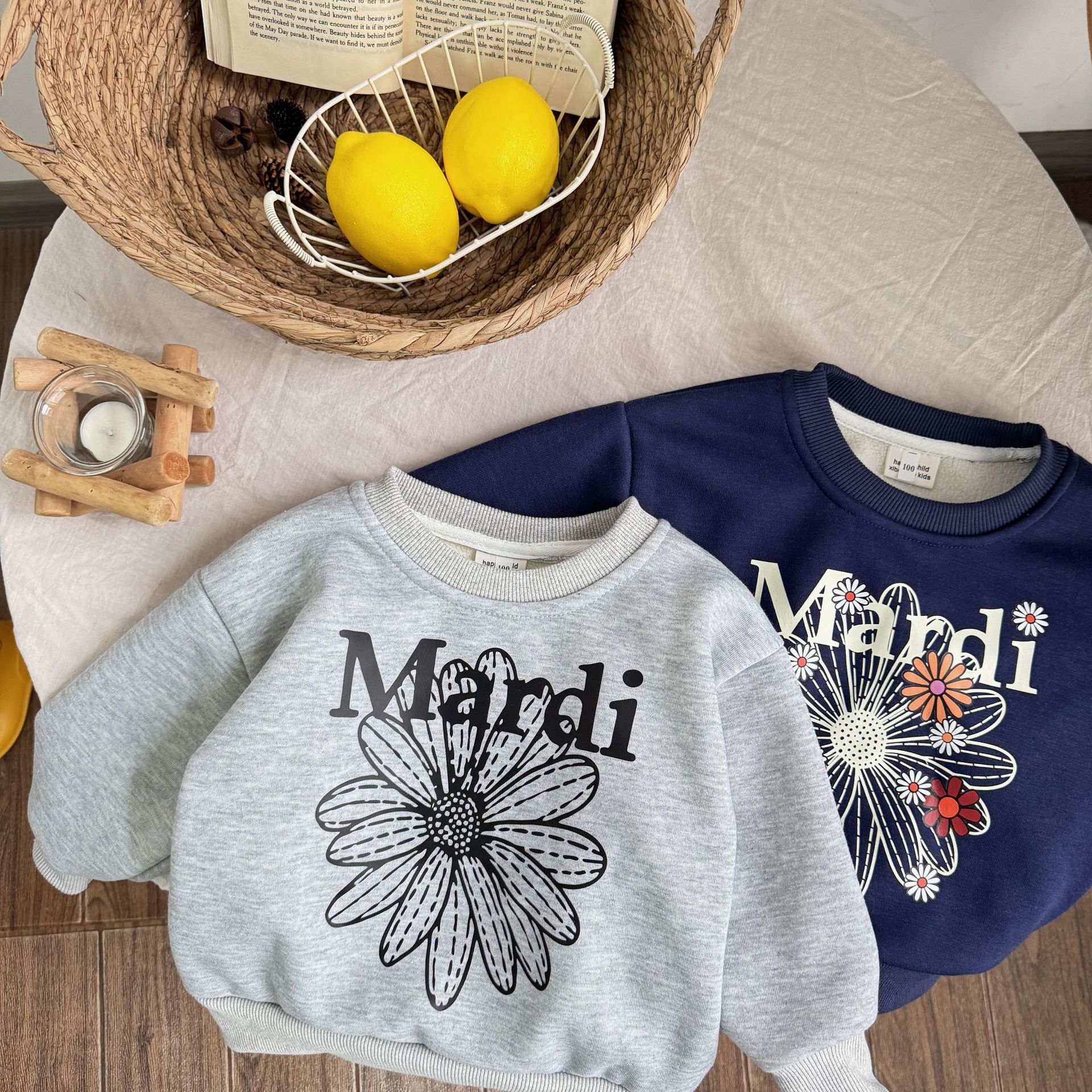 짙은 회색 꽃 단일 레이어