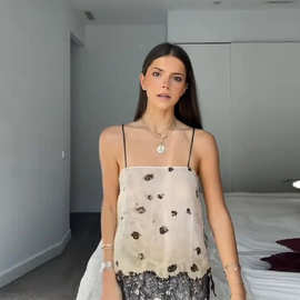 欧美跨境女装2026新款性感纯欲风细肩带碎花蕾丝拼接开衩吊带上衣
