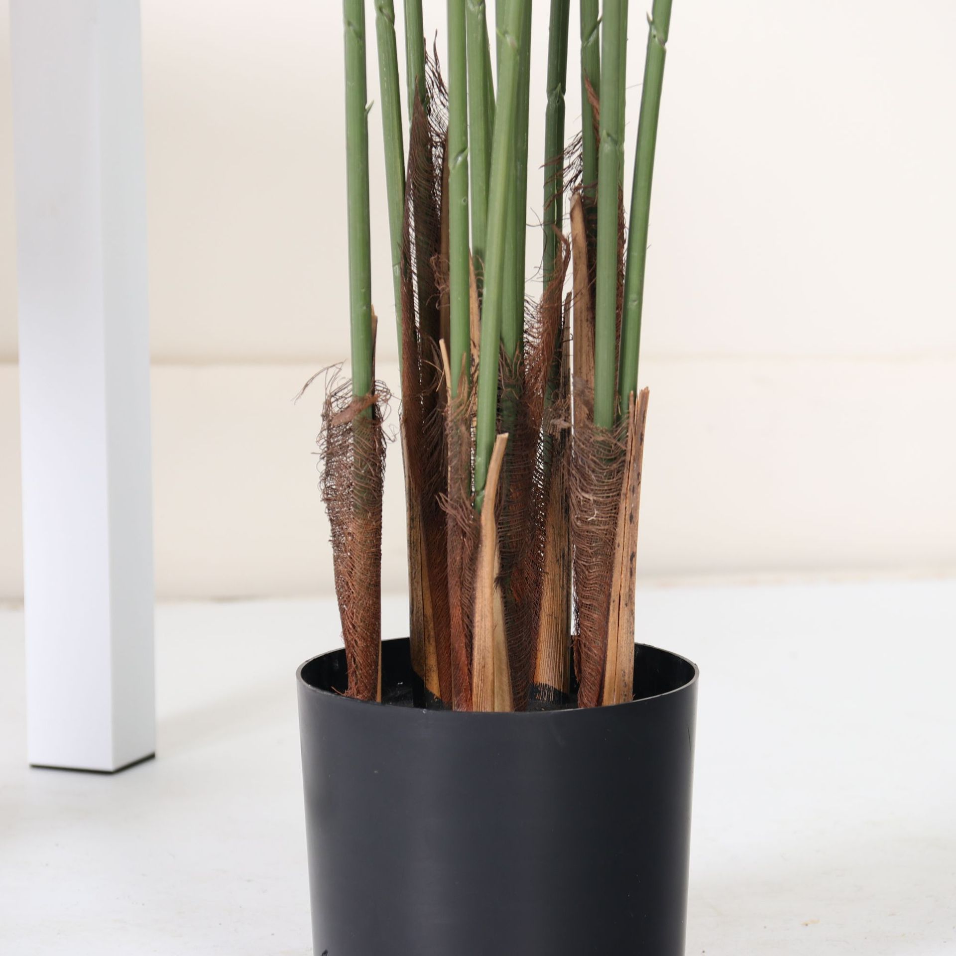 Simulación planta viajero plátano falsa planta verde en maceta hogar grande sala de estar interior decoración de piso adorno paisaje de ventana