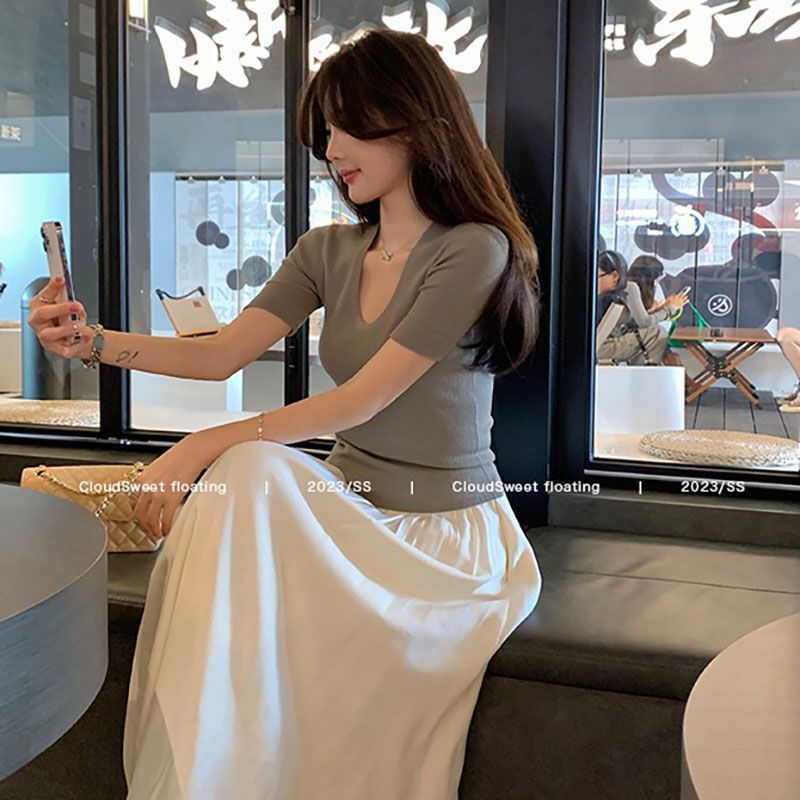 Fashionable Solid Color Deep U-Neck Elegant Knitwear T-Shirt Half-Sleeve Design Slim Versatile Top Women's Summer Thin Korean Version
