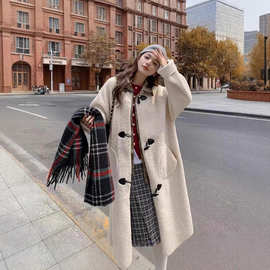 秋冬新款学院风加厚大衣长袖假两件设计感长款牛角扣羊羔毛外套女