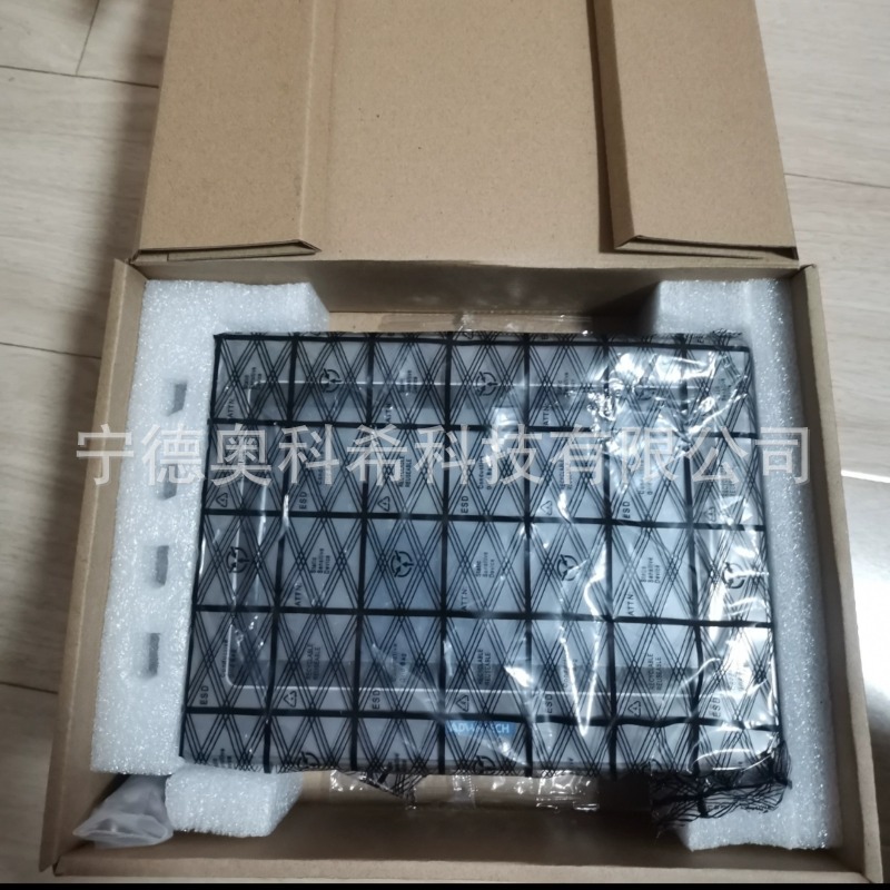 研华工业触摸屏 W0P-107K-NEA 人机界面 全新议价