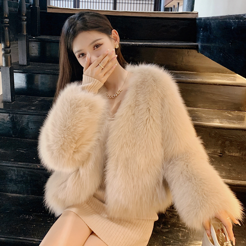 2026 New Winter Eco-Friendly Fox Fur Coat for Women, Stylish and Fashionable Short Fur Coat with Elegant V-Neck