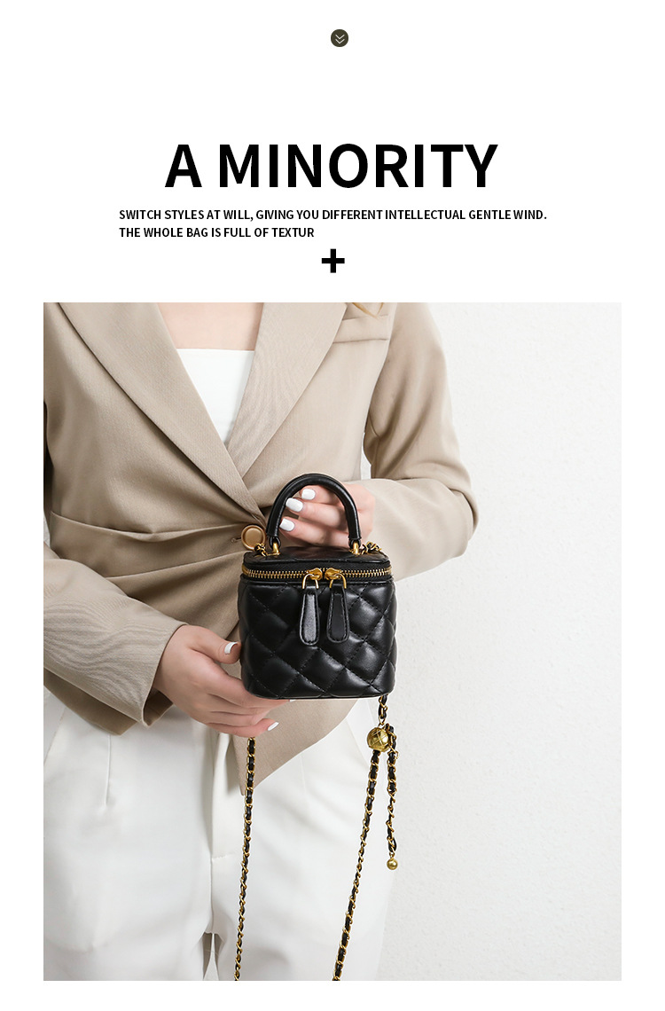 Xiaoxiangfeng Lingge Chain Small Square für Damen 2024 Neue vielseitige Mini-Umhängetasche mit goldenem Ball und Lippenstift_voghion.com