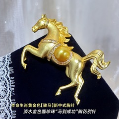 本命年高级生肖黄金色淡水珍珠骏马胸针大气高级感别针胸花配饰