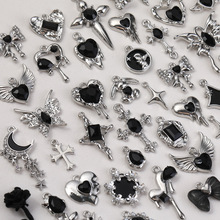 暗黑甜酷少女y2k爱心蝴蝶十字架合金吊坠挂饰项链diy手工串珠配件