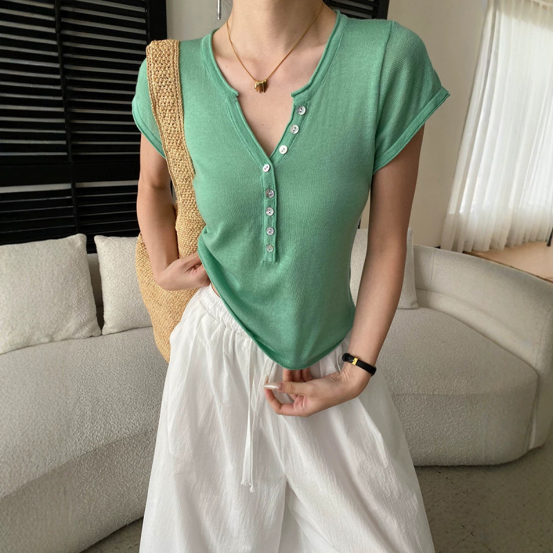 Korean-Style Simple and Relaxed Shell Button Half-Open V-Neck Knitted Short-Sleeve T-Shirt for Women, Summer Stylish Slim-Fit Versatile Top