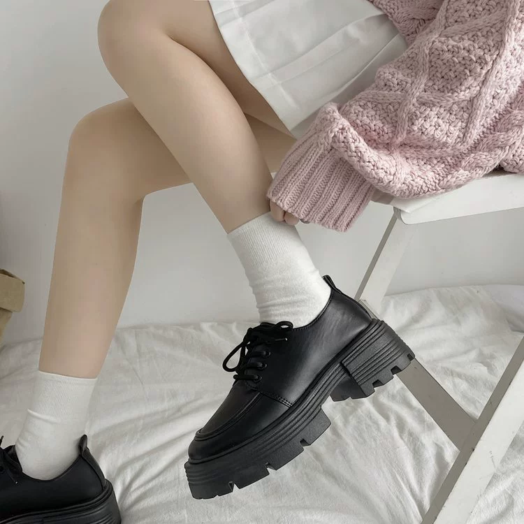 Винтажные увеличенные Лоферы для Британских Колледжей на толстой подошве, Женская Новая повседневная модная универсальная нишевая женская обувь на шнуровке 2023 года