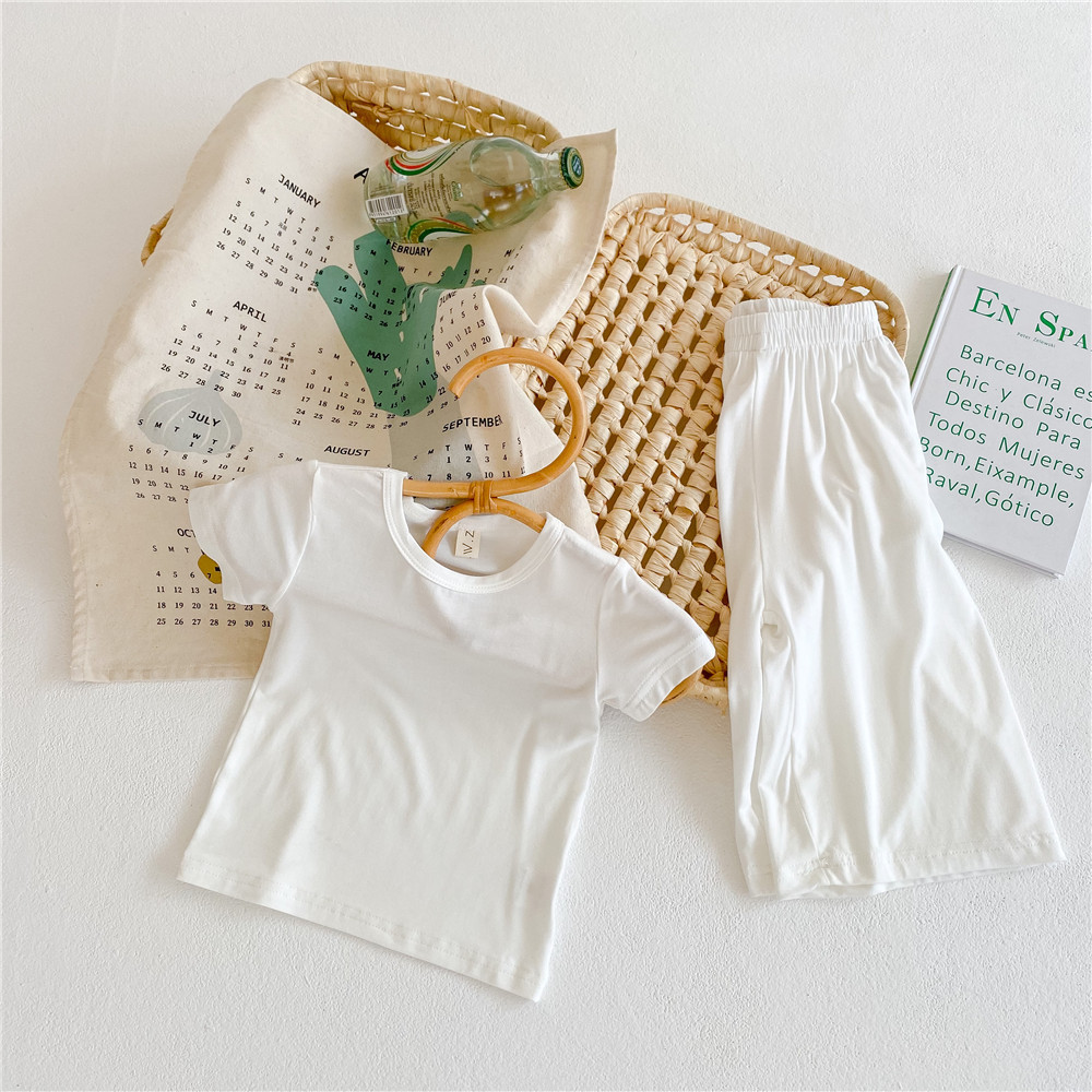 Corea del Sur ropa para niños al por mayor 2024 primavera y verano de los niños delgados color sólido desgaste del hogar traje bebé camiseta 7 pantalones dos piezas