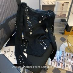 小衆の独特な釘の玉の穴を割ったニットの女性の秋冬のデザイン感の透かし彫りの底のシャツのフランス式のラッパの袖の小さい上着