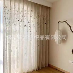 春の新しい亜麻の柳の葉のツバメのカーテンは光を通さないで人の窓の紗の客間のベランダの窓の半遮光のカーテンを通します。