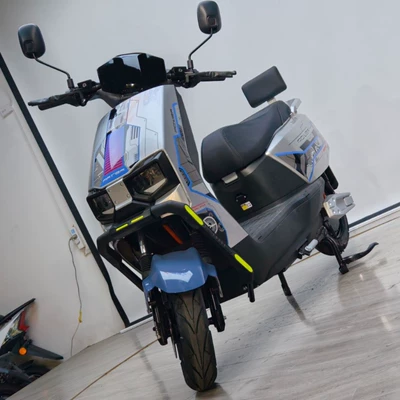 Cross-Border Export of Cangqiong Electric Motorcycles, Commuter Electric Scooters, Electric Vehicles with Long Range and High Power for Delivery Services