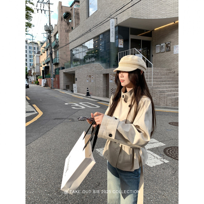 The Delivery Arrived: Korean-Style Short Trench Coat for Women, Early Autumn, Seoul Holiday, British Style, Stand Collar, Waist-Cinching Coat The Delivery Arrived: Korean-Style Short Trench Coat for Women, Early Autumn, Seoul Holiday, British Style, Stand Collar, Waist-Cinching Coat