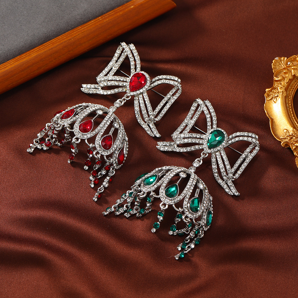 New retro bow high-grade hollow brooch women's fashion European and American dress corsage accessories temperament pin