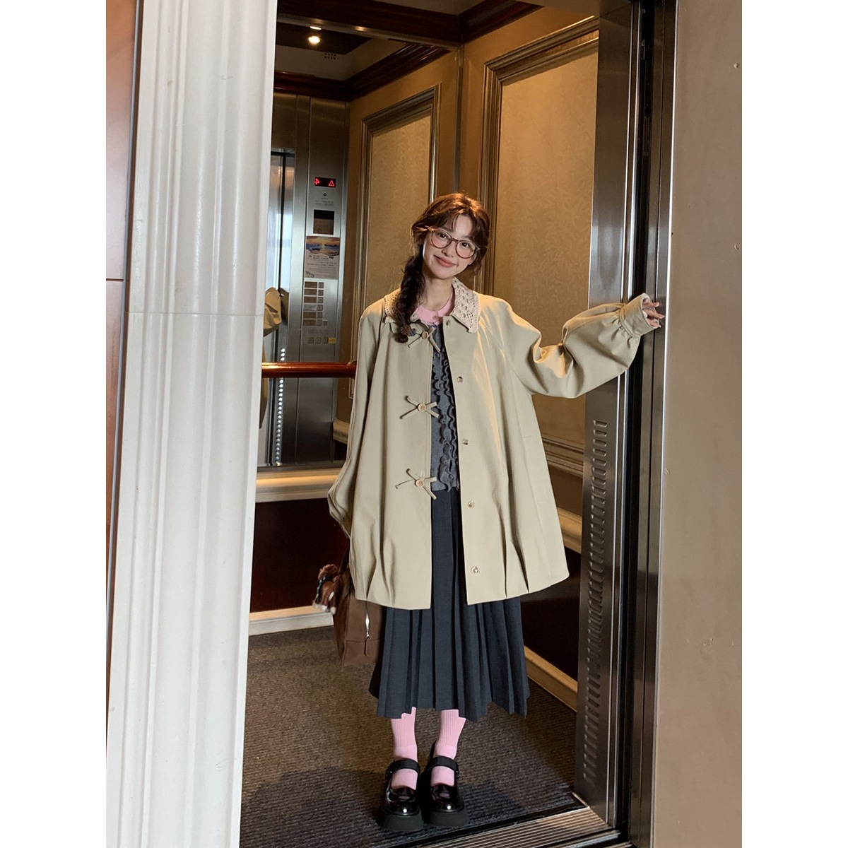 Korean Style Flower Bud Crochet Fake Collar Windbreaker Jacket for Women, Sweet and Cute College Style Coat for Small People