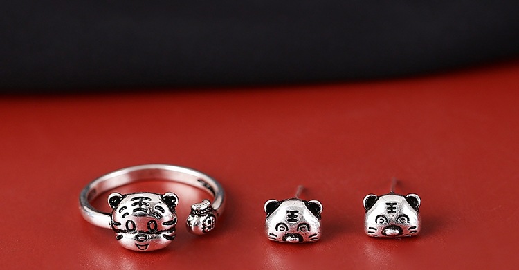 Cute Fashion S925 Silver Little Tiger Stud Earrings Ring display picture 2