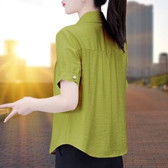 2025年夏の女性用半袖シャツ、中年ママ向けの新しいスタイルのゆったりとした気質のシャツ、お腹カバーの万能トップス