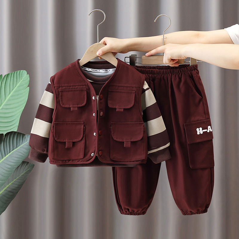 6116 traje de chaleco para niños 2025 primavera y otoño nuevo estilo hermoso suéter a rayas para niños traje de tres piezas de otoño para bebés