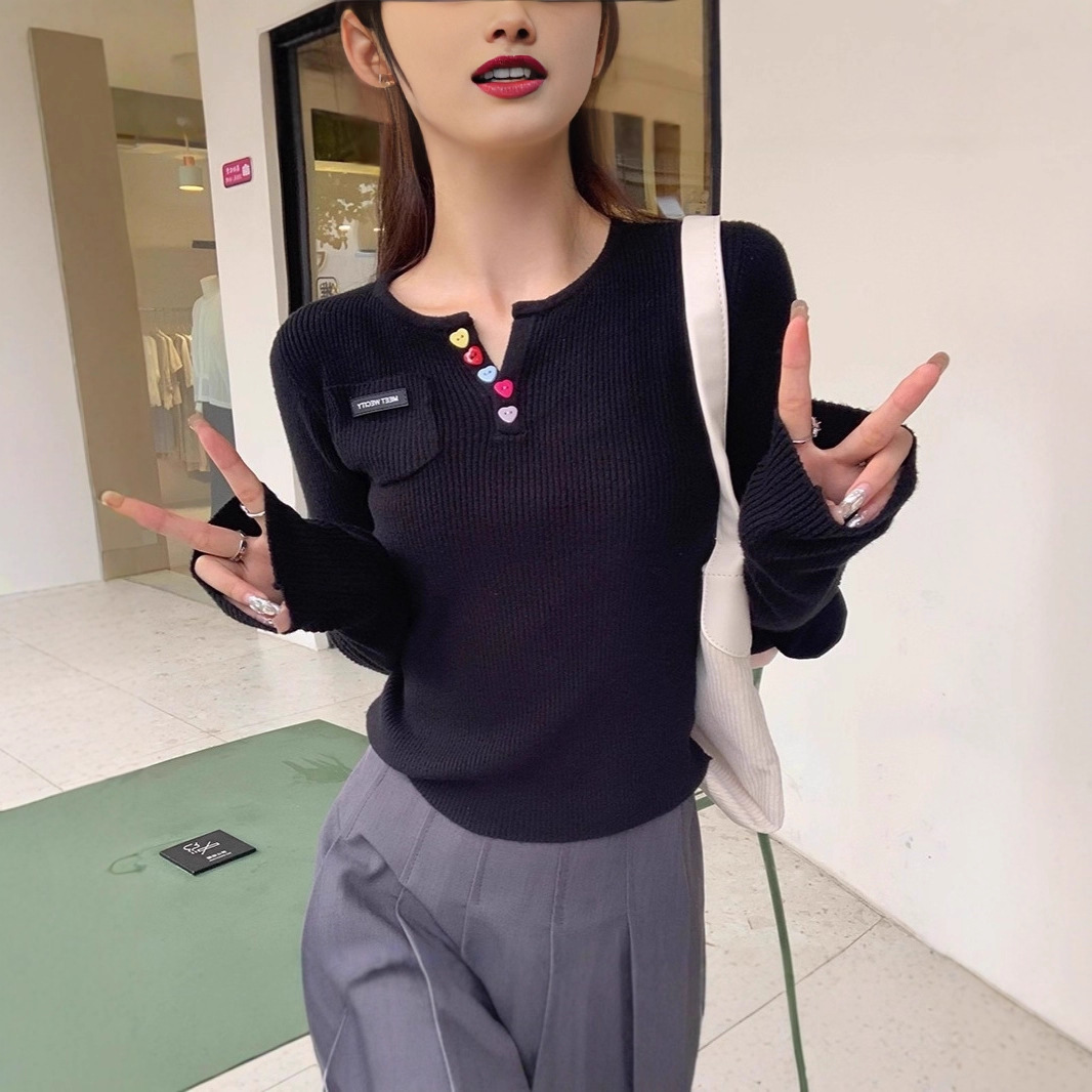 甜美别致内搭打底衫女2025春季新款爱心扣针织毛衣设计感短款上衣