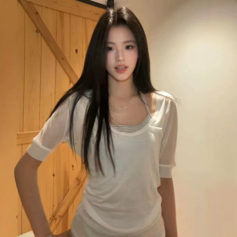 Korean Retro White Semi-Transparent Mid-Sleeve Sun Protection Cover-Up for Women, Summer Loose-Fitting Base Layer Vest, Layered Casual Two-Piece Set Korean Retro White Semi-Transparent Mid-Sleeve Sun Protection Cover-Up for Women, Summer Loose-Fitting Base Layer Vest, Layered Casual Two-Piece Set