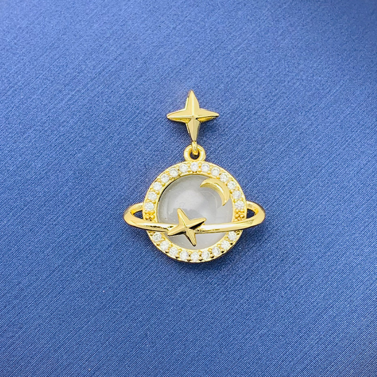 百種類のペンダントは心のままにファッションの経典を配合します。カップルの美しいペンダントは親友のアクセサリーを送ります。