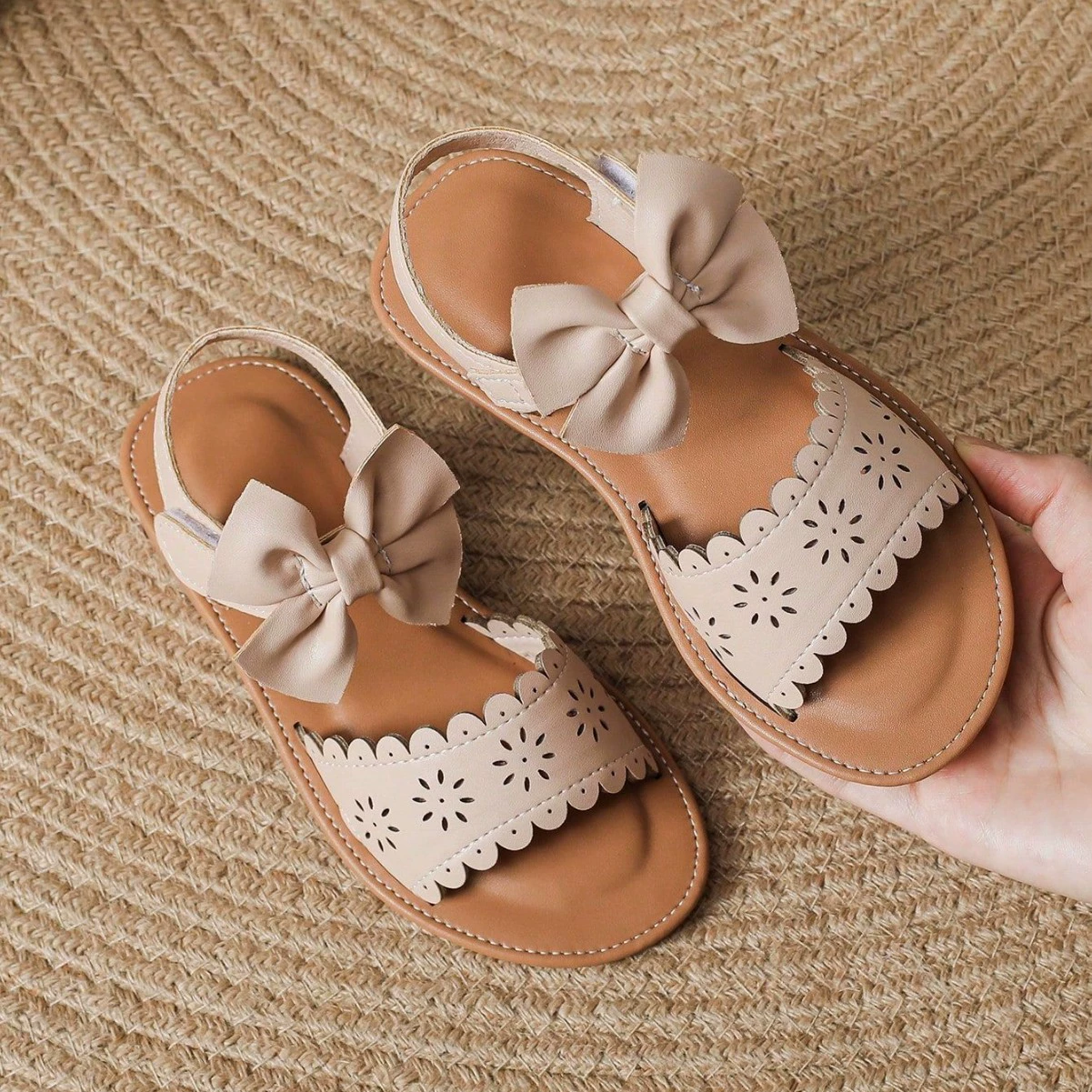 Трансграничная внешняя торговля Xiao Xiangfeng Девочки Сандалии Лук Полная принцесса Маленькая девочка Повседневная дикая плоская пляжная обувь