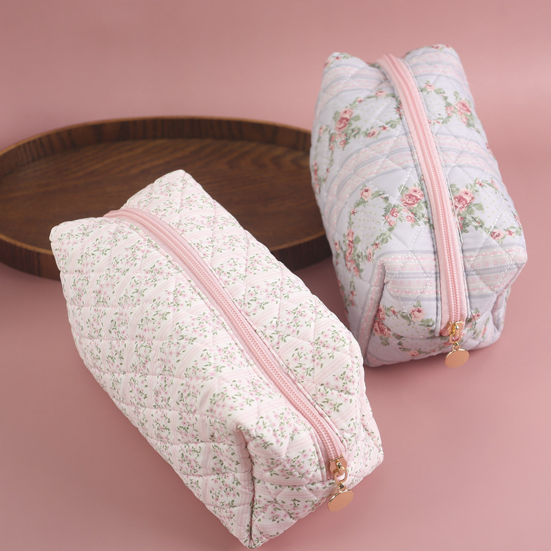 Cross-border Small Floral Quilted Cosmetic Bag Travel Skin Care Zipper Bag Large Capacity Portable Storage Bag Soft Bag Cross-border Small Floral Quilted Cosmetic Bag Travel Skin Care Zipper Bag Large Capacity Portable Storage Bag Soft Bag