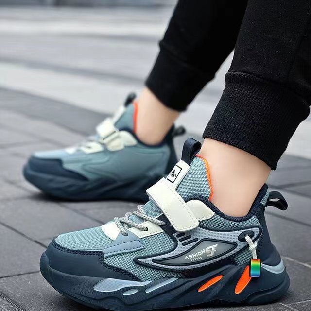 Zapatos deportivos para niños al por mayor, primavera y otoño 2024, nuevos zapatos infantiles transpirables e impermeables para correr, zapatos de cuero para estudiantes más grandes