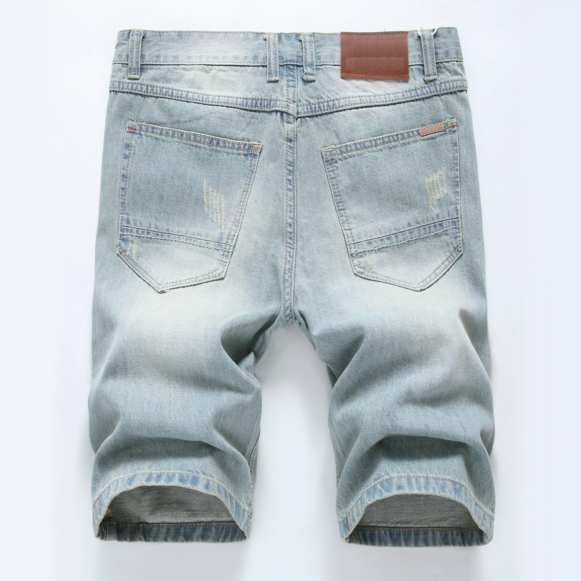 Pantaloncini estivi da uomo in denim di cotone strappato e forato, di colore chiaro, di media lunghezza, aderenti_voghion.com