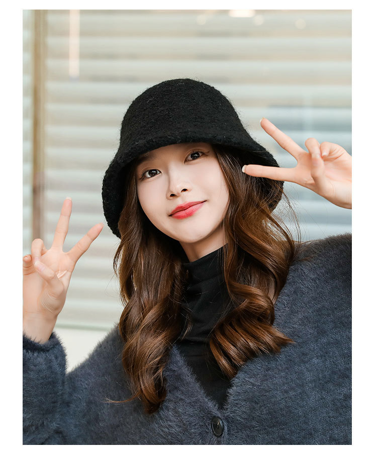 Women's Simple Style Solid Color Eaveless Bucket Hat display picture 9