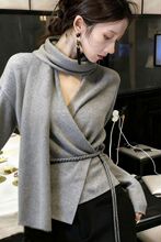 2025冬季绝美围巾领针织衫时尚气质慵懒风穿搭灰色蝴蝶结毛衣上衣