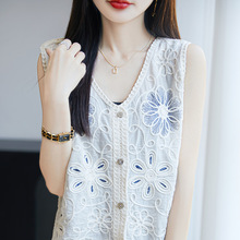 2025年夏季新款V领针织无袖马甲开衫刺绣镂空设计感宽松叠穿坎肩