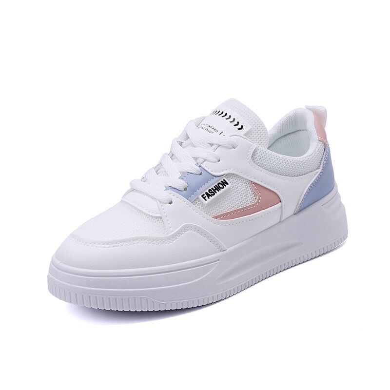 2026 primavera y otoño nuevo estilo de explosión de zapatos deportivos casuales de skate con suela gruesa zapatos blancos pequeños zapatos transpirables de malla de mujer