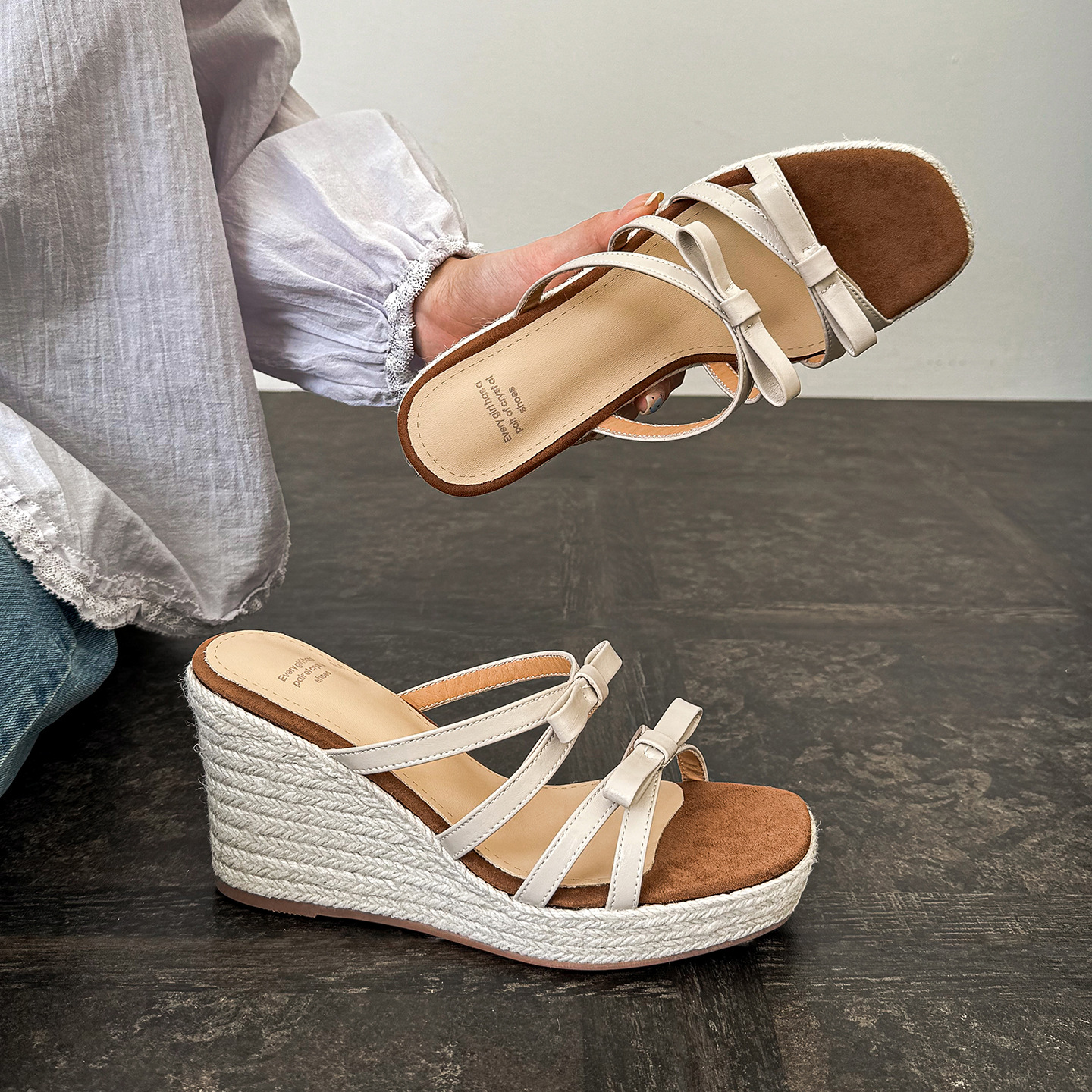 Sandal cao gót nữ quai mảnh mũi hở đế xuồng đan rơm gót 9 cm — màu đen, màu trắng ngà