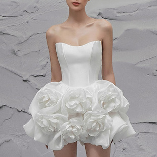 Niche design dress 2024 spring new sexy tube top three-dimensional flower elegant white evening banquet dress
