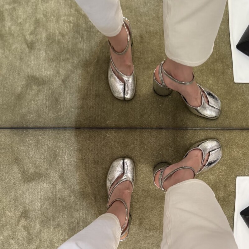 In-stock version~Women's split-toe closed-toe high-heeled sandals, 2026 summer new niche style, with a single strap and hollow design In-stock version~Women's split-toe closed-toe high-heeled sandals, 2026 summer new niche style, with a single strap and hollow design