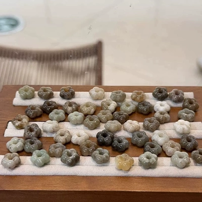 Qiemu Sugar and Hotan Jade Small Flower Buckle Accessories for DIY Handicrafts, Small Pendants, Bracelets, and Bead Spacers (Zərgərlik ara hissələri)
