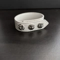 White cross flower style (suitable for hand sizes 15 to 21)