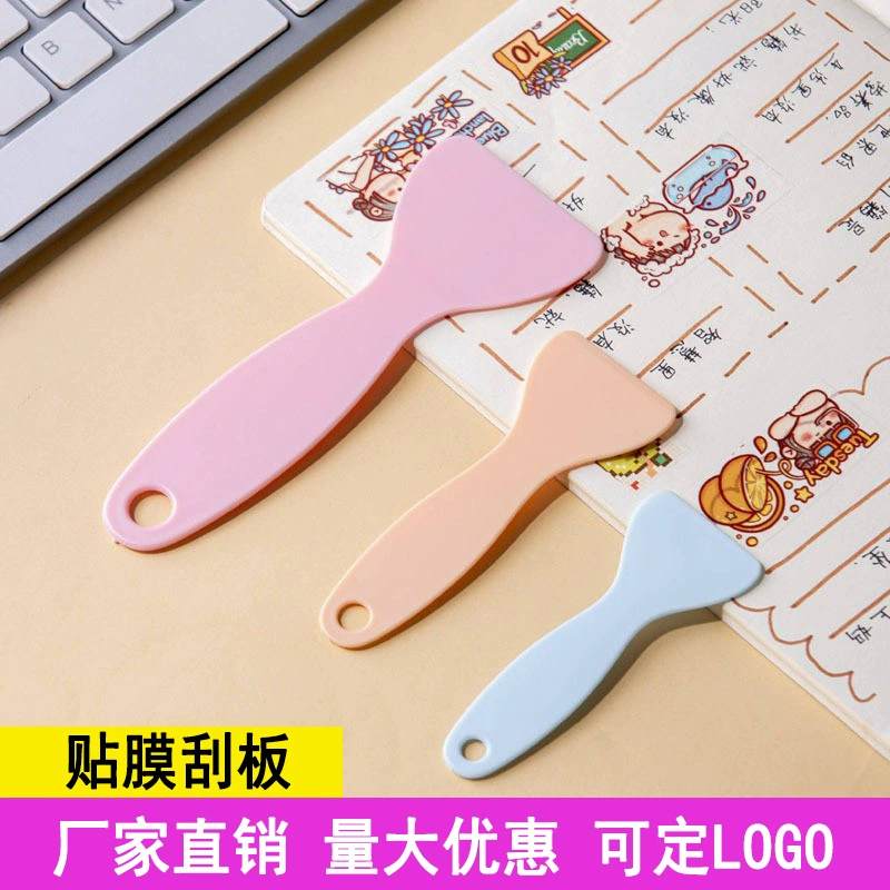 Маленькая желтая лопата пластиковая скребок