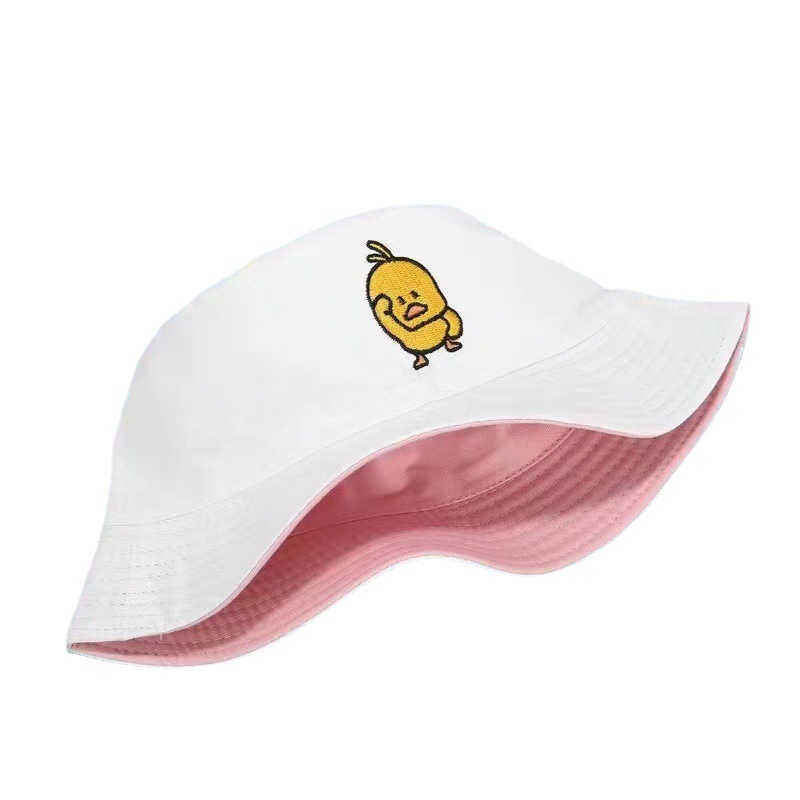 Tiktok, roter Hut und gelber Hut, alle passen zusammen, Hut und winken._voghion.com