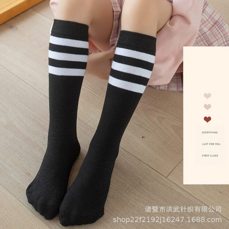 Футбольные Knee Socks для учащихся начальных классов, средняя длина униформы в белом/черном плане