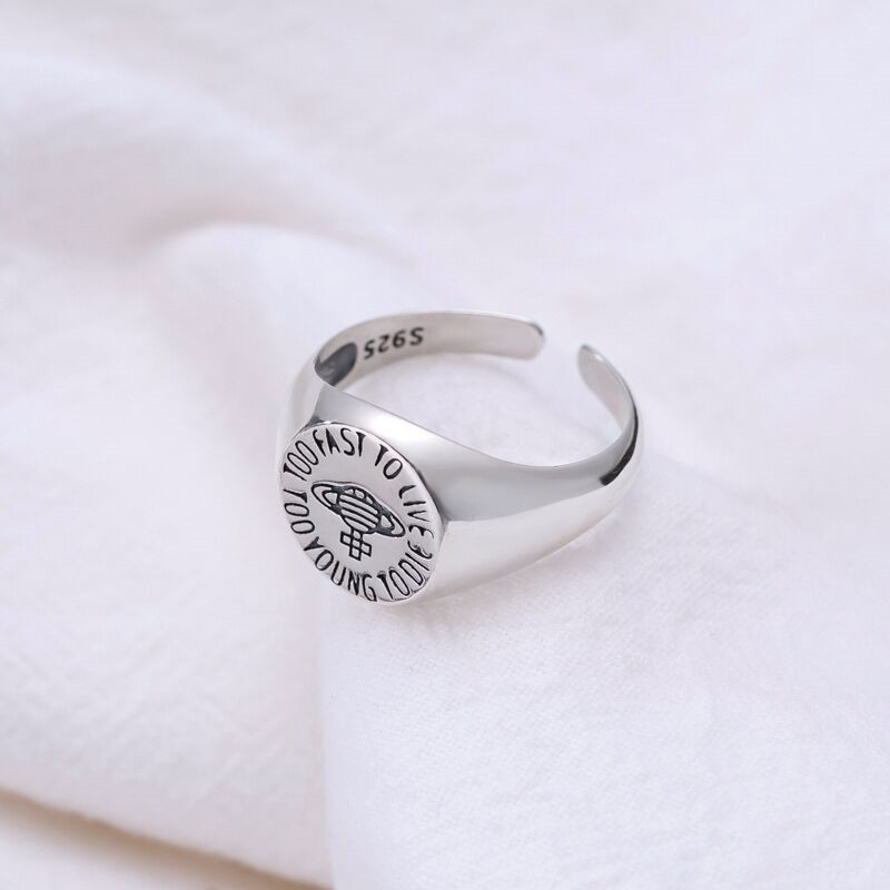 Punk retro apenado flor en forma de serpiente anillo de la estrella personalidad de alto sentido plata tailandesa Hipster anillo de entrega de una sola pieza femenina
